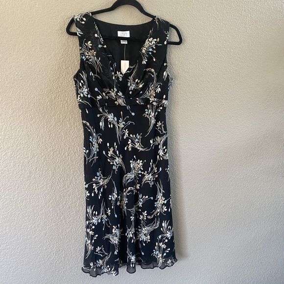 Ann Taylor Loft Dress  Black Floral Silk Midi Sleeveless Surplice NWT size 8 - Picture 4 of 12